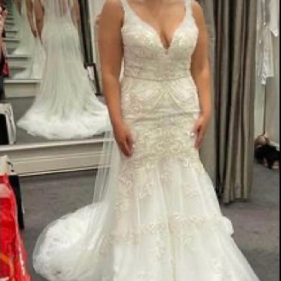 BRAND NEW WEDDING DREESS - Picture 7 of 9